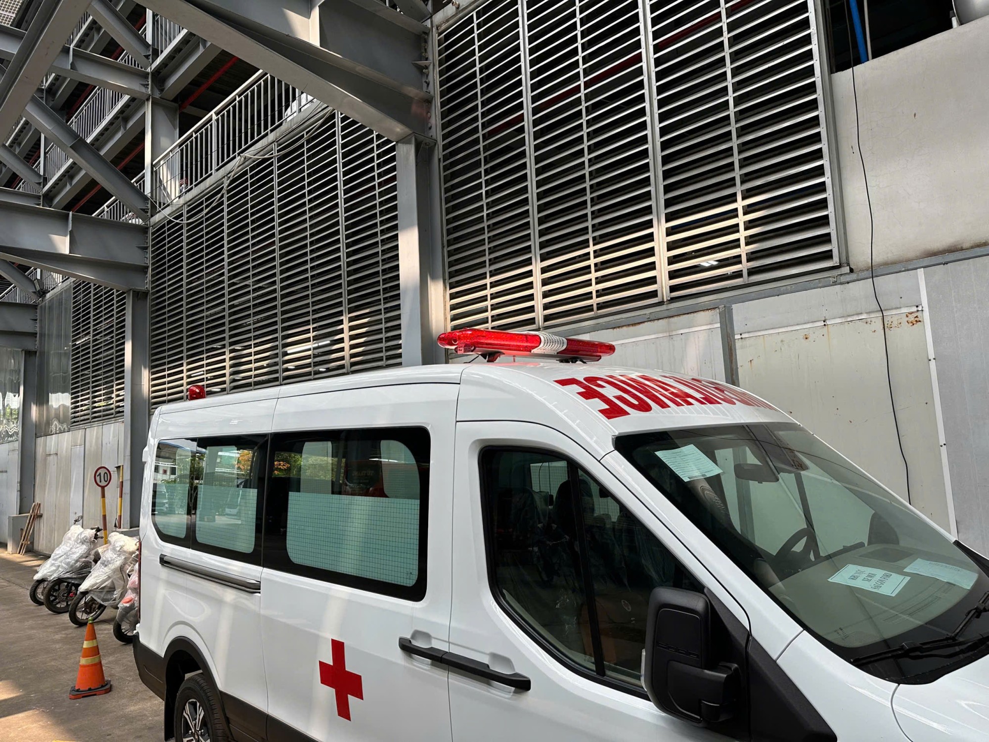 Ford Transit Cứu Thương